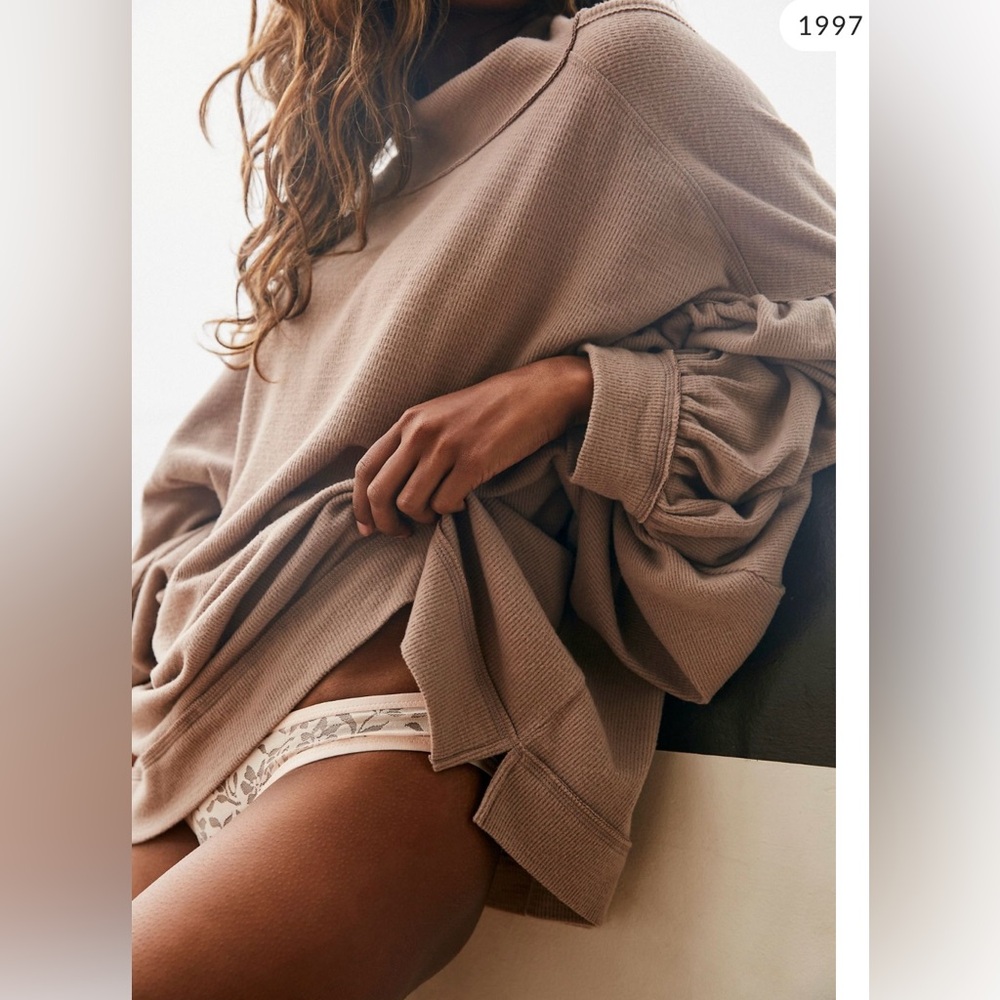 Free People Long sleeve Top w/ back cut out